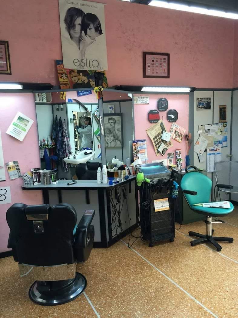 Interno del salone Dimensione Uomo a Cogoleto